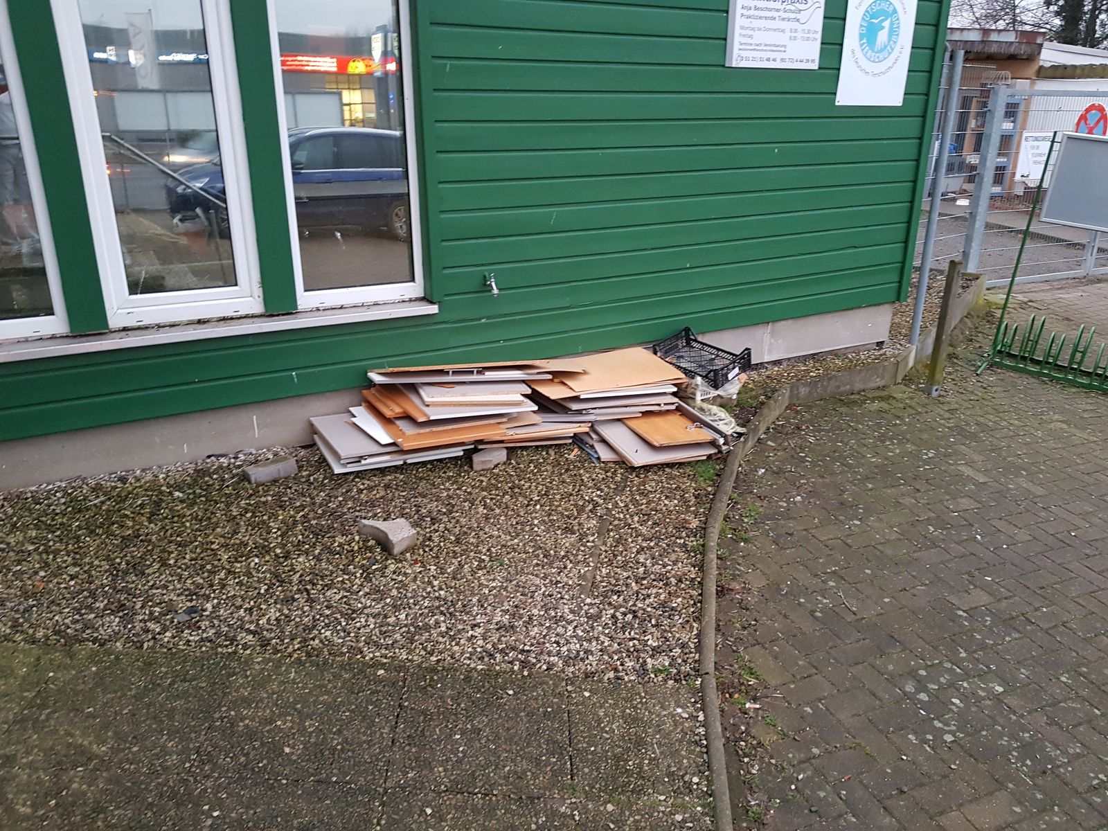 Sperrmüll am Tierheim entsorgt